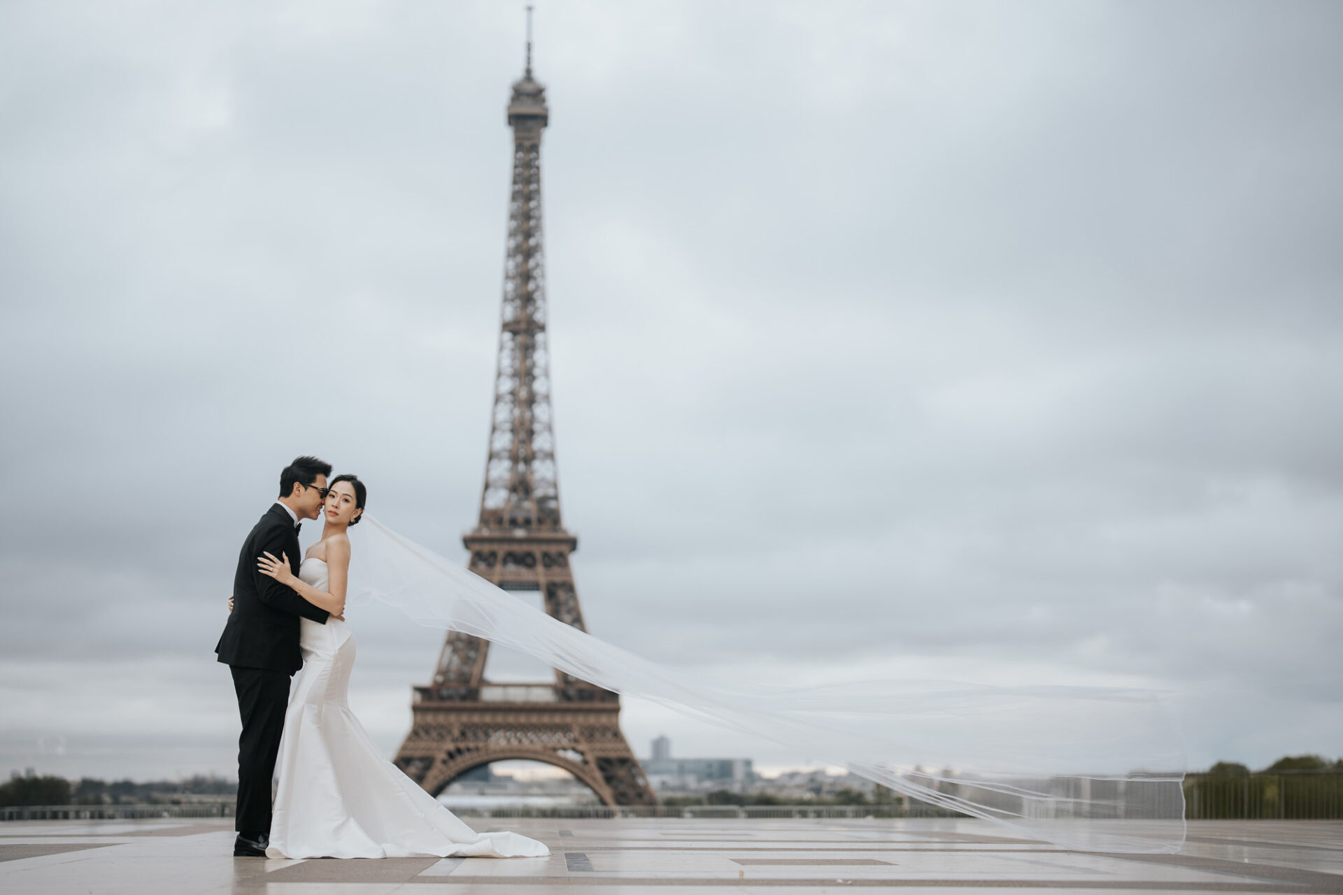 Pre-Wedding Photo & Video Shoot in Paris Pre-Wedding Photo & Video Shoot in Paris