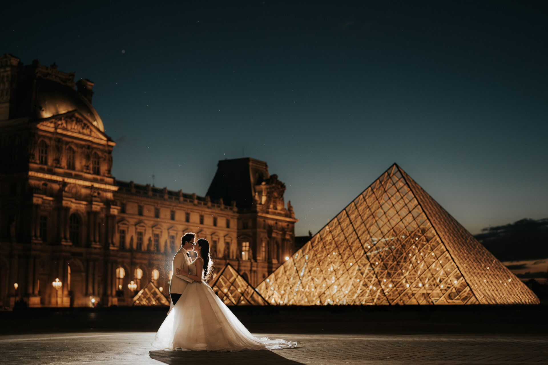 Pre-Wedding Photo & Video Shoot in Paris Pre-Wedding Photo & Video Shoot in Paris